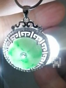 ❤️100% Authentic Brand New Set "A" Grade Beautiful Sunny Green Jadeite "Piauhwa飘花" Burmese Jade Pendant S925 sterling silver framed high quality beautiful green flacks good translucency zirconia diamonds decorated charming design lustrous surface jade