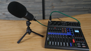 Zoom ZDM-1 Dynamic Vocal Microphone for Podcasting Music (1 Year Local Warranty)