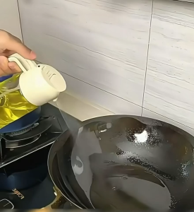 GOLIFE Spray Oil Bottle Oil Dispenser Bottle Oil Bottle 2-in-1 Fryer Oil Spray Cooking Oil Container Bottle