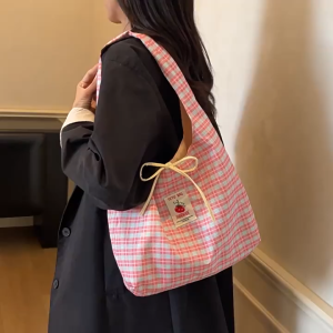 MOUSSON  กระเป๋าสะพายไหล่ผู้หญิงสไตล์เกาหลี ins น่ารักหวานลายสก๊อตผูกโบว์กระเป๋าโท้ทความจุขนาดใหญ่