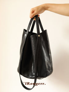 Large Capacity Tanned Leather Bucket Bag Womens Single Shoulder Crossbody Bag Retro Style Handbag Soft Cotton Lining Magnetic Buckle