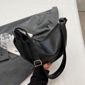 TANGKOU | Large Capacity Soft Leather Crescent Bag