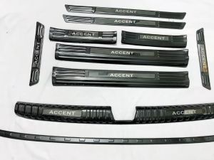 Ốp Bậc Cửa Chống Trầy Cốp Carbon Xe Huyndai Accent 2025-24 Mẫu Vân Carbon Cao Cấp Sẵn Keo Dán 3M