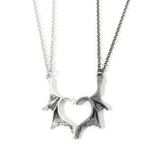 Gothic Split Wing Heart Necklace for Lovers Punk Vampire Demon Wing Antiquity Jewelry Matching Couple Valentines Gift