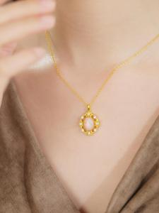 ZHOU LIU FU 周六福 925 Sterling Silver Mother-of Pearl Necklace and Earrings Jewelry Set J0614369 J0914370