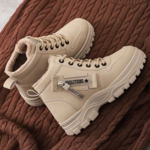 รองเท้าบูทหนังสัตว์ขนแกะกันหนาวสำหรับผู้หญิง ฤดูหนาวปี 2025 บูทมาร์ตินหนาป้องกันน้ำกันลื่น รองเท้าบูทขนแกะอุ่นๆ ขนาดใหญ่ รองเท้าบูทฤดูหนาว