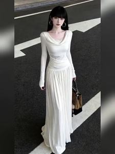 CHANGTONG | Attractive Fitted Dress with V-neck Design and Waist Emphasis