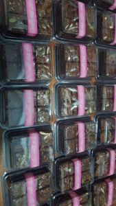 บราวนี่ หนึบ  1กล่องมี 6ชิ้น แบบเซต 10 ชิ้น