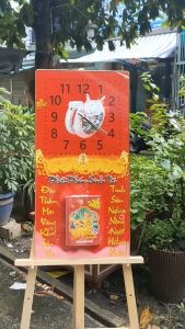 Lịch tết 2025 bìa gỗ tráng gương kích thước 39x79cm gắn đồng hồ treo tường khung bọc viền gắn bloc tùy chọn mẫu 02