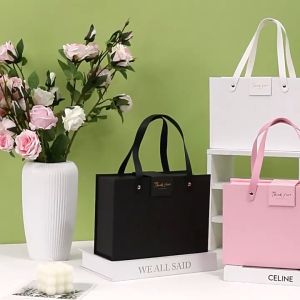 Folding gift box flip-top present packaging box / 礼物盒 折叠式 翻盖礼盒 包装礼盒 / Kotak hadiah