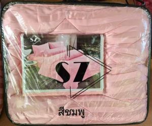 ชุดเครื่องนอนผ้าCottonSatinลายริ้วทอ600เส้นด้าย​ ☑️ครบเซ็ต6ชิ้น​ รุ่นพิเศษ‼️ผ้านวม7ฟุต  รุ่นพิเศษ!!เป็นซาตินทั้งสองด้าน เนื้อผ้าเกรดพรีเมี่ยม​ ทอ​ 600​ เส้นด้าย​ หนานุ่มละมุน​ มีความมันเงาตามริ้วของลายผ้า 💥รุ่นหนาจริง💥​ น้ำหนักรวม​ 4​ ก.ก.