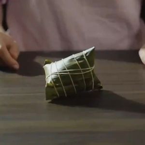 【Huadong Store】嘉兴粽子 鲜肉粽 早餐速食粽 端午节 เกี๊ยวเนื้อสดอาหารเช้าเกี๊ยวสำเร็จ 170กรัมx2ซอง