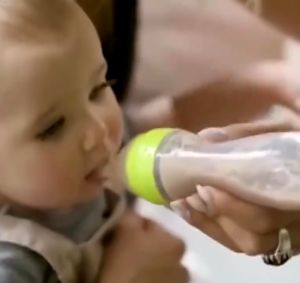 ช้อนบีบขวดซิลิโคนป้อนอาหารเด็ก ช้อนป้อนอาหาร เอนกประสงค์