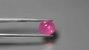 4.15 ct พลอยแท้ พลอยแดง เผาใหม่ (Lead Glass Heated) สีชมพู ทรงไข่หลังเบี้ย แอฟริกา