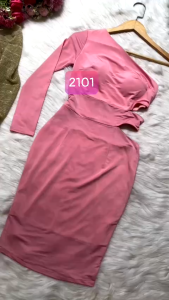 MYDU SHOP | MS 2101 Đầm Ôm Màu Hồng – Thiết Kế Xéo Vai Tay Dài Nhẹ Nhàng