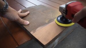 CALSO กระดาษทรายกลม หลังสักหลาด 4 นิ้ว [ ชุดละ 50 ใบ ] พร้อมแป้นจับและน็อตยึด แถมฟรี 1 แป้นกับน็อต 1 ตัว