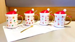 Ly sứ nắp hình nón No.el có quai  Cốc sứ mùa Giáng Sinh tặng muỗng ông già Noel người tuyết bánh gấu bánh gừng