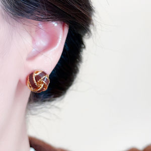 Retro Mosquito Coil Tray Earrings Women No Piercing Small French Style High-End Feeling Wine Red New Years Ear Jewelry