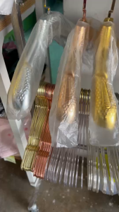 ไม้แขวนเสื้อพลาสติกเกรดพรีเมียม สีทอง/พิ้งโกลด์/เงิน หรูหรา (หมุนได้ 360 องศา) ยกโหล 12 ชิ้น ✨