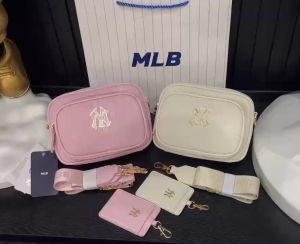 Túi đeo chéo nữ Em Eo Bi thiết kế 2 ngăn tiện lợi kiểu dáng nhỏ nhắn xinh xắn (Size 20)