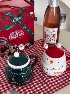 Christmas ceramic cup with lid and spoon set in a gift box (two styles - elderly red snowman white)