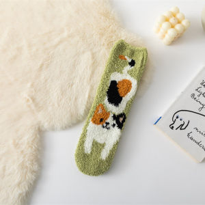 Tất Nữ Chất Liệu Nhung San Hô Hình Móng Vuốt Mèo Ống Trung Bình Mùa Đông Màu Xanh Lá Cây Lông Nhung Dày Sọc Dễ Thương Thoải Mái Dùng Ở Nhà Ngủ Chất Liệu Polyester Cotton