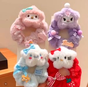 (READY STOCK) Cute Sanrio Cartoon Thick Hairband Headwear Coffee Color Plush Womens Cute Hair Accessories 毛绒可爱卡皮巴拉发圈发夹