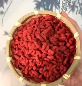 Kỷ tử đỏ sấy khô kỷ tử ngọt ăn liền hạt kỷ tử khô làm trà hỗ trỡ giảm cân tăng cường hệ miễn dịch - Happy Life 4U