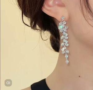 Elysian Ivy Drop Earrings | Dinner Accessories | Luxury Earrings【CLEEF & CO】