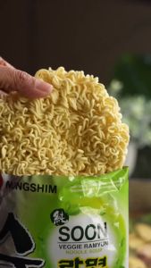Nongshim - Soon Veggie Ramyun 112gr - Mie Kuah Rasa Kaldu Jamur (Vegan Friendly)