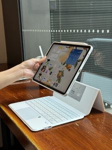 Ultra-Thin Acrylic Protective Case for Apple iPadAir6 with Integrated Bluetooth Keyboard Touchpad Dual-Sided Clip-On Design