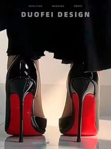 รองเท้าส้นสูงสีเปล่าสไตล์เกาหลีสำหรับผู้หญิง ทรงหัวแหลม ด้านหลังสูง 10-12 ซม. สีแดงเข้ม รองเท้าส้นเดี่ยวแบบสวม สวมใส่สบาย