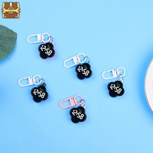 Móc Khóa Đồng Hồ LED Cho HS SV Hình Cỏ 4 Lá "Good Luck" Đồng Hồ Mini Treo Balo Túi Xách Chìa Khóa Dễ Thương.