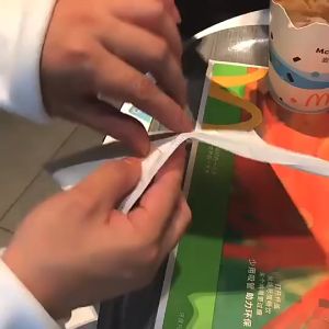 Yếm Ăn Dặm Cho Bé Du Lịch Đi Chơi Tiện Lợi