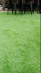 Karpet Rumput Sintetis Berkualitas Tinggi 25M×4M: Dekorasi Latar Belakang Taman Luar Ruangan