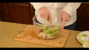 Salad Vegetable Dehydrator Dryer Kitchen Fruit and Vegetable Washing Dish Dryer To Water Dump Water Artifact Drain Basket