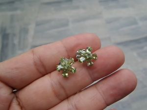 PY Beauty++ ร้านนี้ขายแต่ของแท้ 925 Sterling silver ฝังพลอยเพริดอท ต่างหูเงิน เพื่อนไขล่าสุด: 2.80 กะรัต ชุบทองคำขาว อัญมณีประจำเดือนสิงหาคม