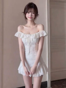 Karrar betsey | Đầm Dáng A Trễ Vai Phong Cách Đơn Sơ Viền Ren