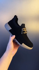 Black suede casual shoes with beige soles and laces Mens new lightweight versatile breathable leather shoes non-slip odor-resistant casual flat shoes