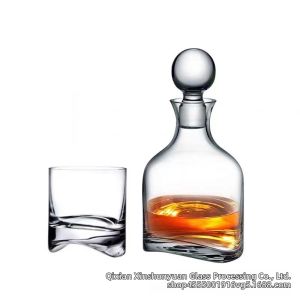 Decanter and Glassware Set for Whiskey Decoration