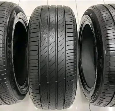 ban mobil ukuran 215/55 R 17 kondisi barang second
