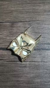 ส่งจากกรุงเทพ โลโก้ ชิ้นงานโลหะ ขนาด 4.5x6.5 Cm 1อัน หน้ากาก แบทแมน BATMAN สีทอง
