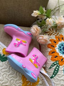 Ủng đi mưa thời trang cho bé
