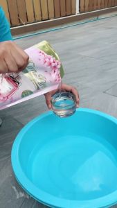 น้ำยาซักผ้า Kira Kira สูตรเข้มข้น 500 มล. กลิ่นลูกแพร และกลิ่นดอกไม้