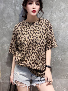 เสื้อยืดลายเสือดาวคอตตอนหลวมแขนสั้นสำหรับผู้หญิงไซส์ใหญ่ ฤดูร้อน 2023 เสื้อยืดคอกลมแขนสั้นทรงหลวมสไตล์ใหม่