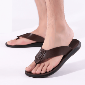 Discount New Summer 2024 Mens Leather Flip Flops Beach Shoes Casual Outdoor Wear Breathable Comfortable Flat Heel Pure Color