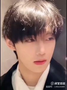 Rambut pria dengan rambut pendek dan kepala lengkap dengan rambut anak laki-laki dan rambut anak laki-laki dengan wig rambut anak laki-laki dengan wig tipis dan tak terlihat terlihat seperti asl