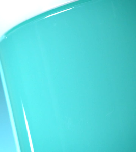 Sản phẩm tẩy trang Angel Aqua với chai lọ màu xanh dương và trắng phù hợp làm sạch da mặt. Khả năng dưỡng ẩm trong 24 giờ hạ nhiệt độ da ngay lập tức -64°C độ hài lòng 97% người dùng thực tế.