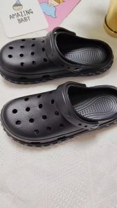 รองเท้าแตะพื้นหนาสำหรับผู้ชาย รองเท้าแตะชายหาดกันลื่นแบบใหม่ วัสดุ EVA น้ำหนักเบา