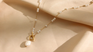 Natural Freshwater Pearl Baroque Pendant 18K Gold Long Chain Toggle Closure Necklace • Waterproof Non Tarnish Chain • 316L Stainless Titanium Steel Necklaces for Women Ins时尚简约气质百搭毛衣链镀18K巴洛克珍珠OT扣项链
